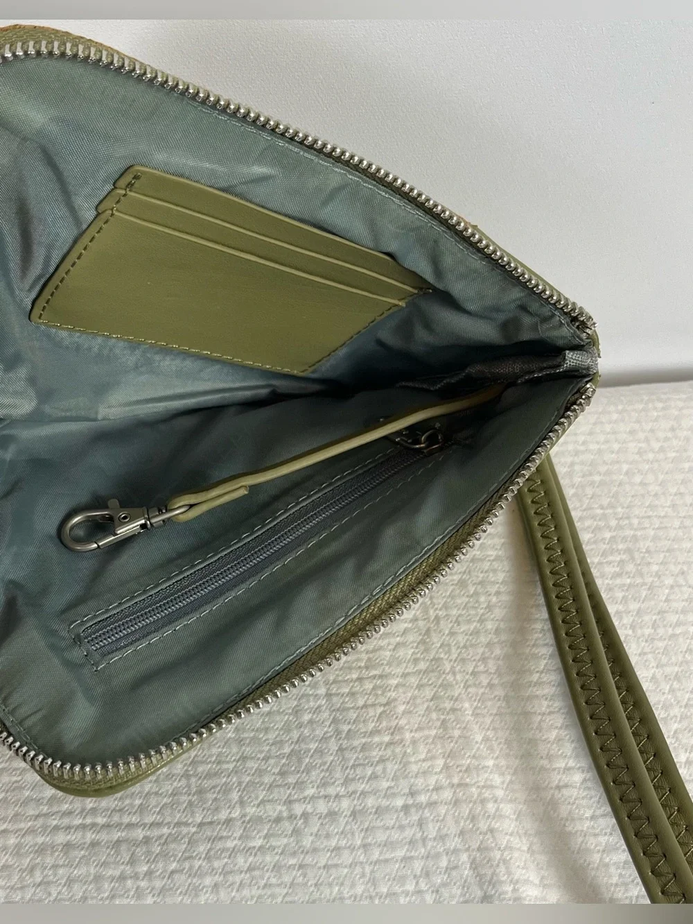 Pixie Mood Stacy Wrislet Wallet Vegan Leather In Sage Cork Olive Green‎